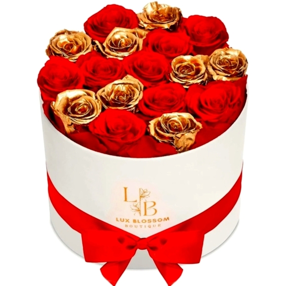 17 Forever Roses in a Box - Luxury Red & Gold Forever Flowers, Gold Roses - Picture 1 of 10